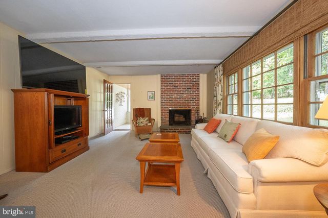 302 EARLES LN, Newtown Square, PA 19073