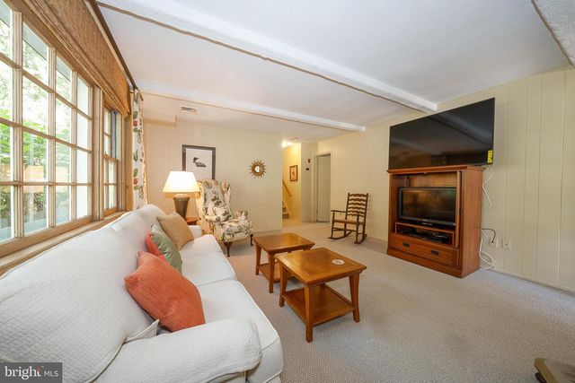 302 EARLES LN, Newtown Square, PA 19073