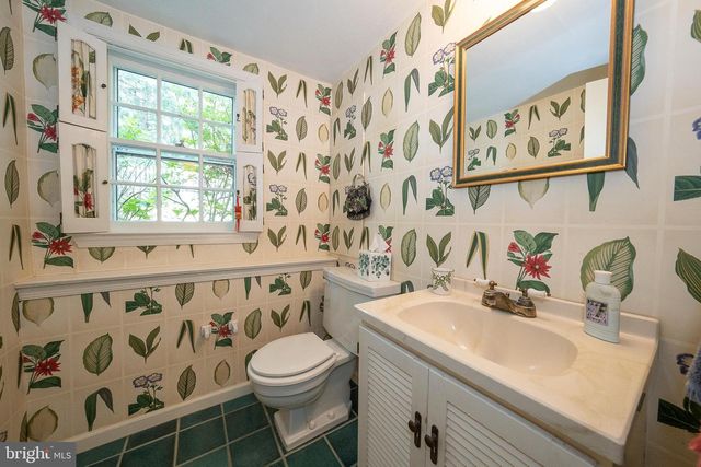 302 EARLES LN, Newtown Square, PA 19073