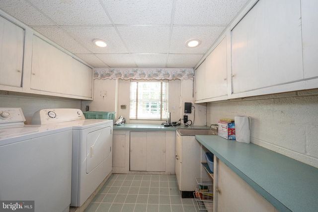 302 EARLES LN, Newtown Square, PA 19073