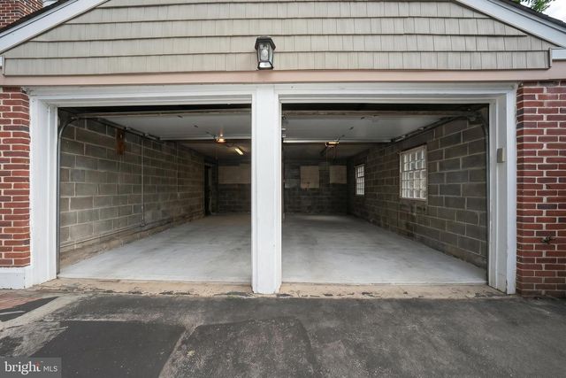 302 EARLES LN, Newtown Square, PA 19073