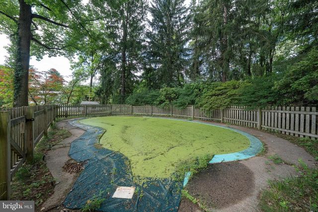 302 EARLES LN, Newtown Square, PA 19073