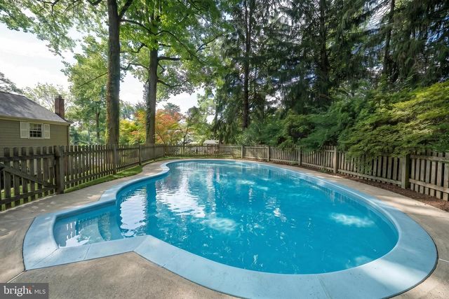 302 EARLES LN, Newtown Square, PA 19073