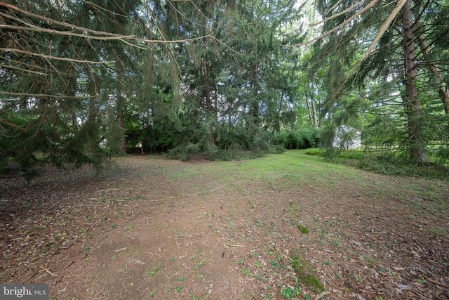 302 EARLES LN, Newtown Square, PA 19073