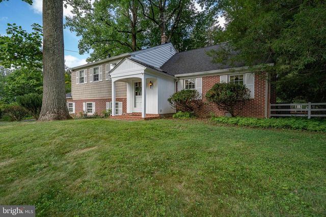302 EARLES LN, Newtown Square, PA 19073