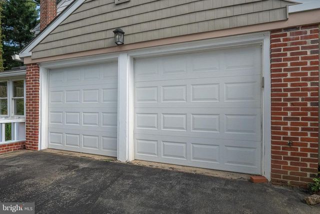 302 EARLES LN, Newtown Square, PA 19073