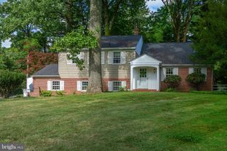 302 EARLES LN, Newtown Square, PA 19073