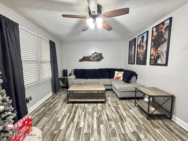 124 Texas Ave, Mt Washington, KY 40047