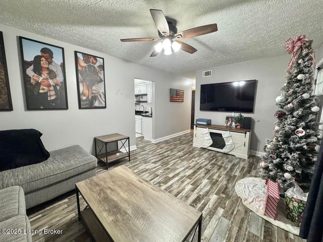 124 Texas Ave, Mt Washington, KY 40047