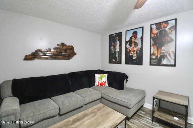 124 Texas Ave, Mt Washington, KY 40047