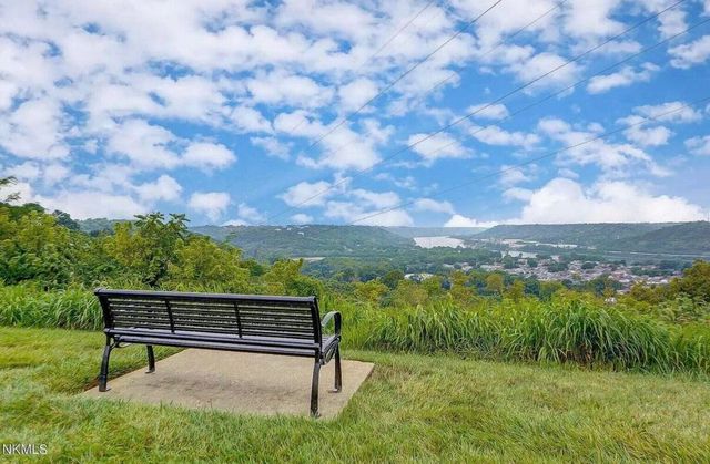 422 Breezewood Court, Ludlow, KY 41016