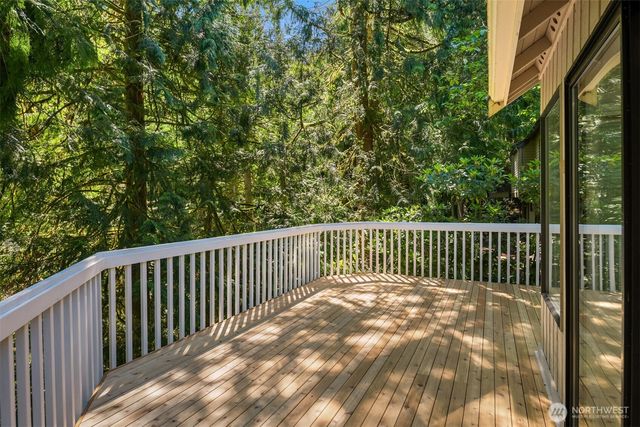 2815 NW Pine Cone Drive, Issaquah, WA 98027