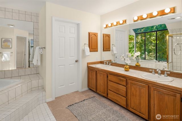2815 NW Pine Cone Drive, Issaquah, WA 98027