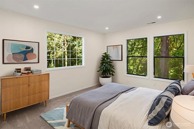 2815 NW Pine Cone Drive, Issaquah, WA 98027