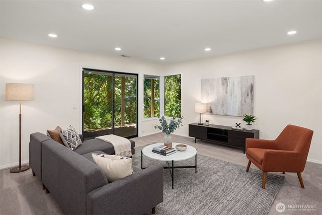 2815 NW Pine Cone Drive, Issaquah, WA 98027