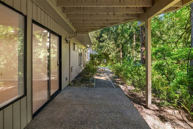 2815 NW Pine Cone Drive, Issaquah, WA 98027