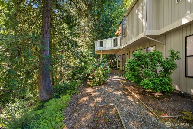 2815 NW Pine Cone Drive, Issaquah, WA 98027