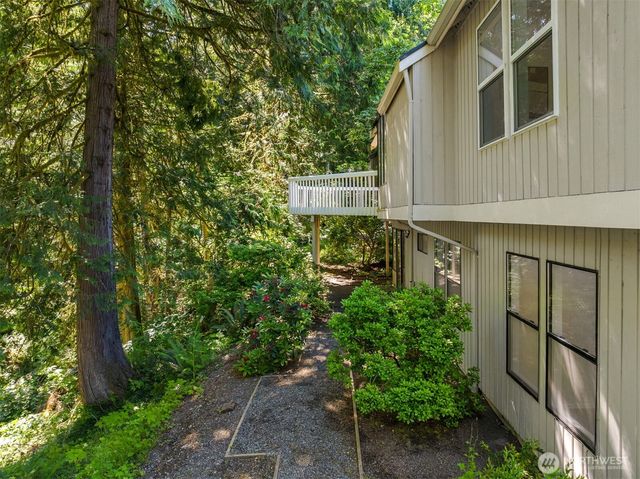 2815 NW Pine Cone Drive, Issaquah, WA 98027