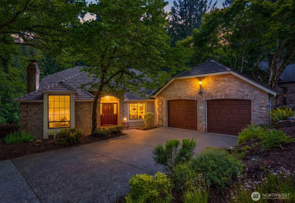 2815 NW Pine Cone Drive, Issaquah, WA 98027