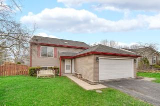 911 Wembley Drive, Island Lake, IL 60042