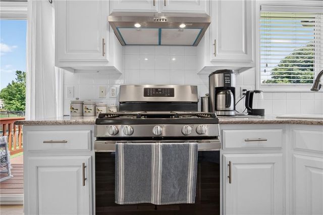 16222 W 157th Terrace, Olathe, KS 66062