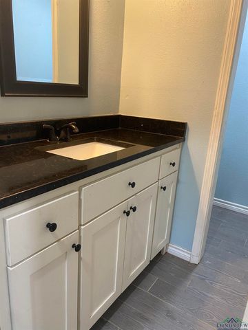 11 Cherrywood Circle, Marshall, TX 75672