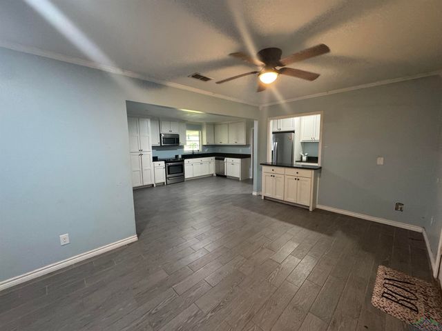 11 Cherrywood Circle, Marshall, TX 75672