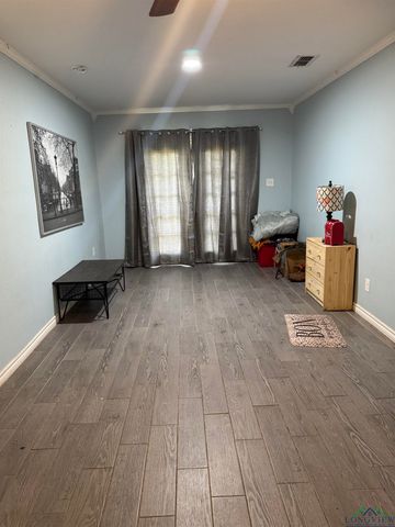 11 Cherrywood Circle, Marshall, TX 75672