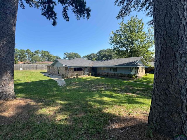 11 Cherrywood Circle, Marshall, TX 75672