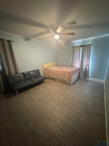 11 Cherrywood Circle, Marshall, TX 75672