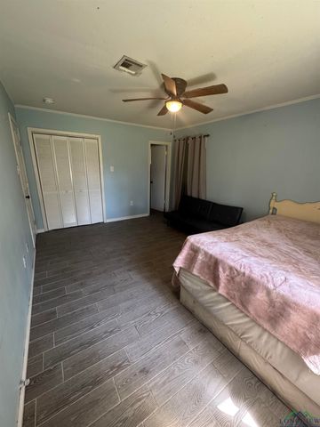 11 Cherrywood Circle, Marshall, TX 75672