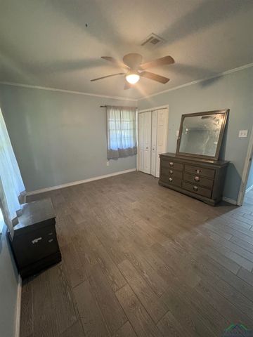 11 Cherrywood Circle, Marshall, TX 75672