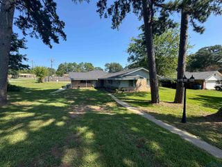 11 Cherrywood Circle, Marshall, TX 75672