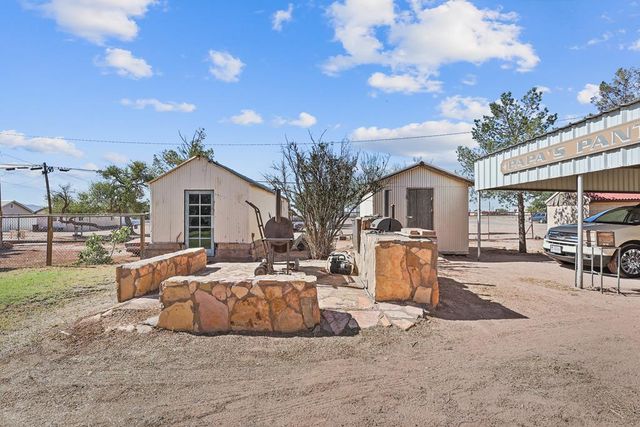 607 W 2nd St, Van Horn, TX 79855