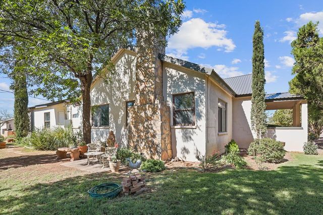 607 W 2nd St, Van Horn, TX 79855