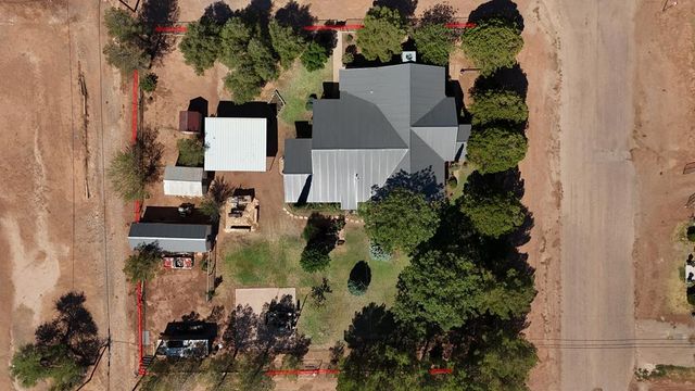 607 W 2nd St, Van Horn, TX 79855