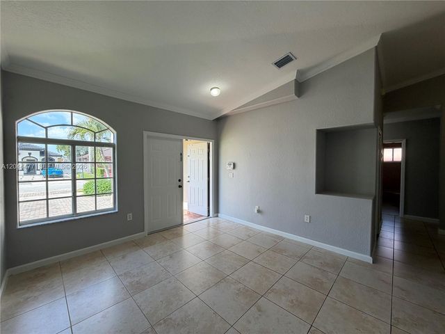 7753 NW 201st Terrace, Hialeah, FL 33015