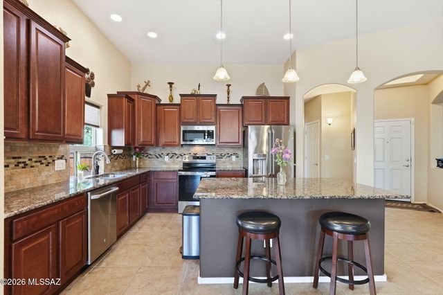 8810 W Irongate Road, Marana, AZ 85653