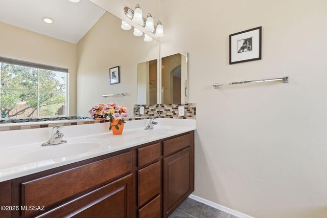8810 W Irongate Road, Marana, AZ 85653