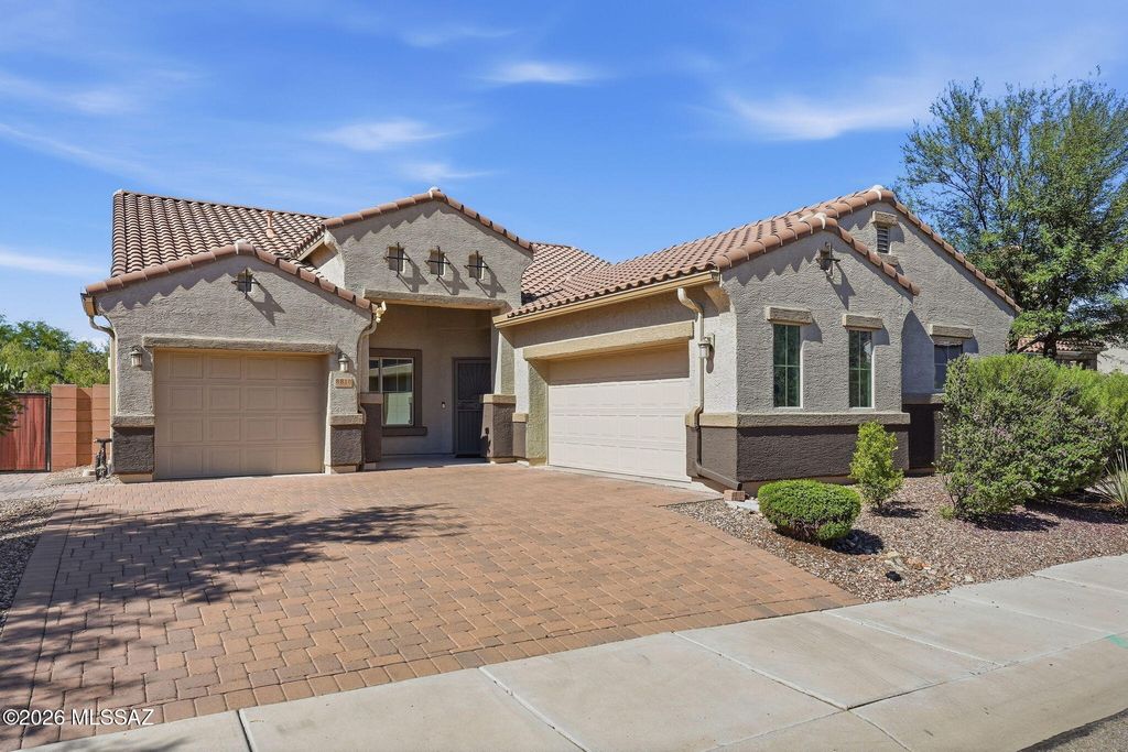 8810 W Irongate Road, Marana, AZ 85653