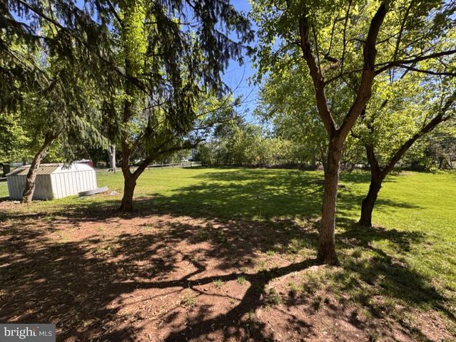 45 SQUIRREL RD, Doylestown, PA 18901