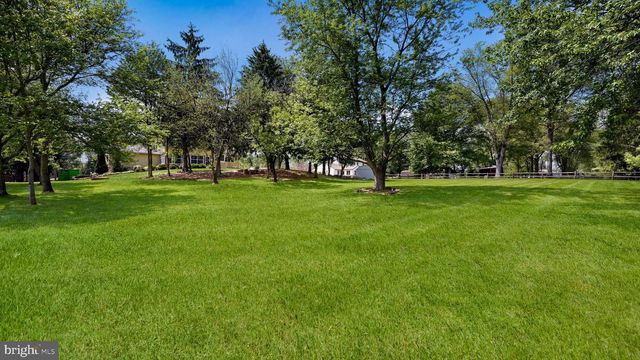 45 SQUIRREL RD, Doylestown, PA 18901