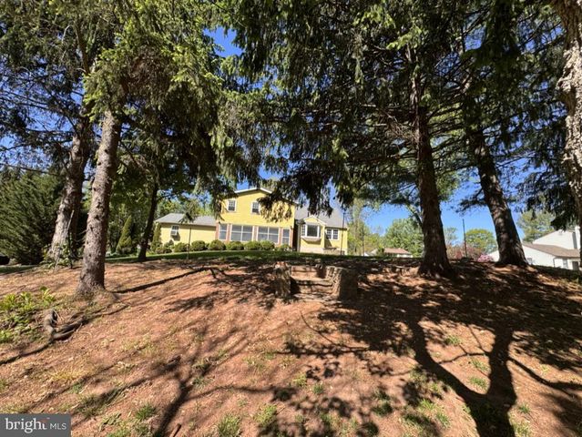 45 SQUIRREL RD, Doylestown, PA 18901