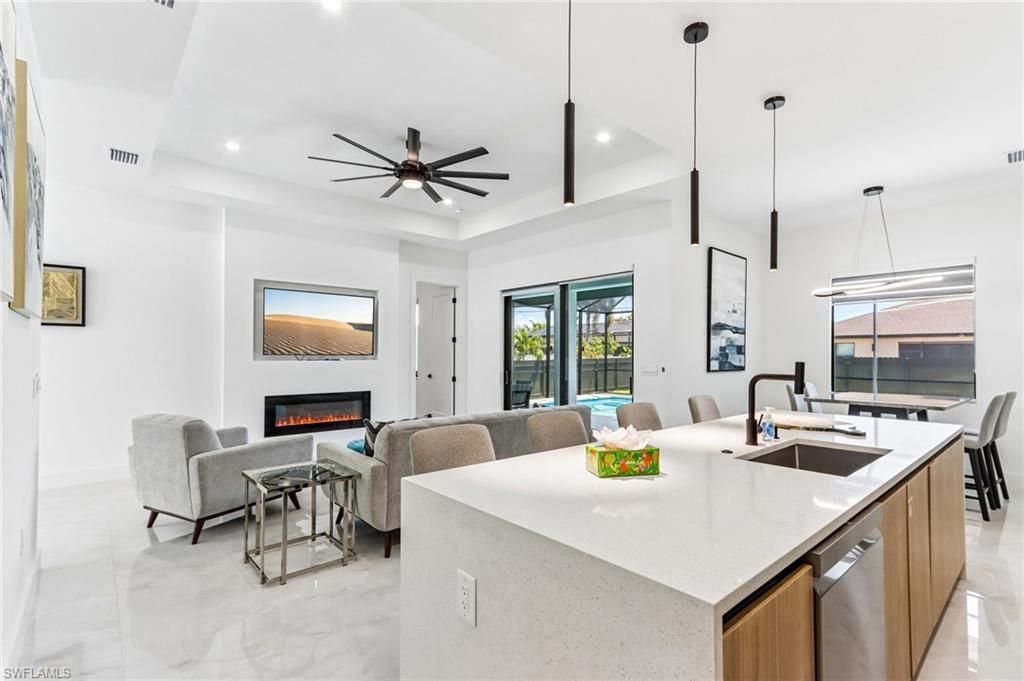Image 10 of property listing at 1012 SW 36th ST, Cape Coral, FL 33914