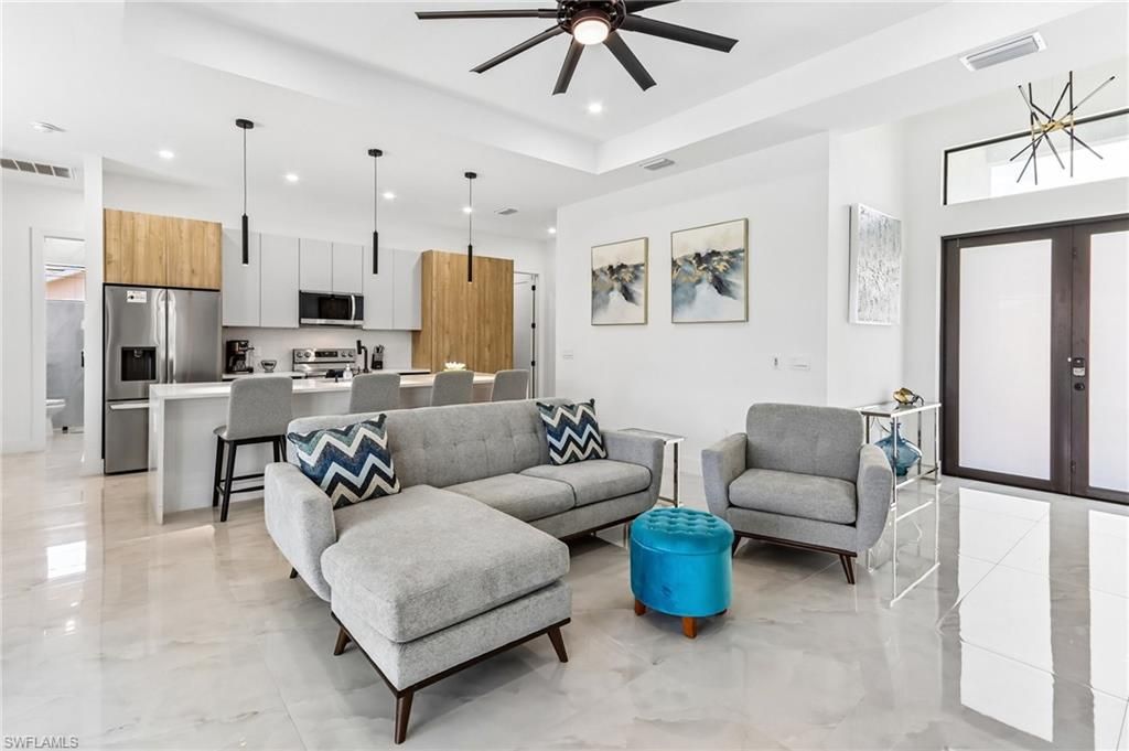Image 2 of property listing at 1012 SW 36th ST, Cape Coral, FL 33914
