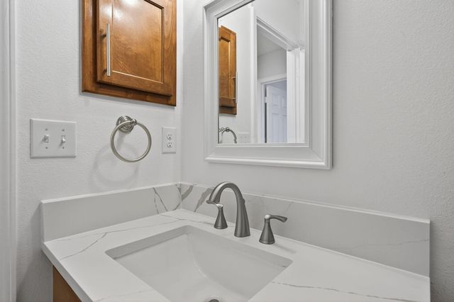 1608 Sutton Place, Fort Walton Beach, FL 32547