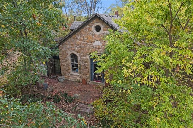 25130 Chieftain Road, Lawrence, KS 66044