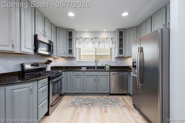 19537 Pollyanna Drive, Livonia, MI 48152