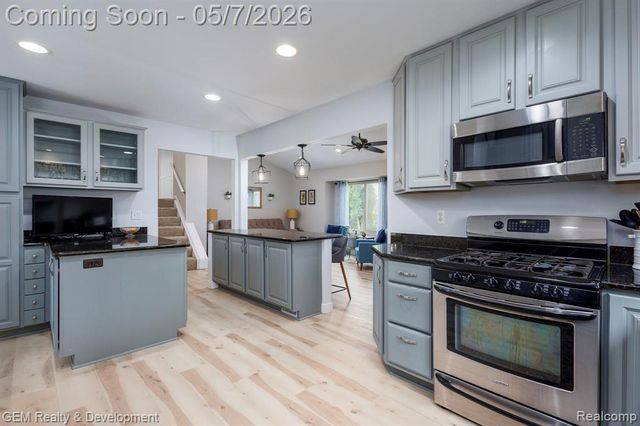 19537 Pollyanna Drive, Livonia, MI 48152