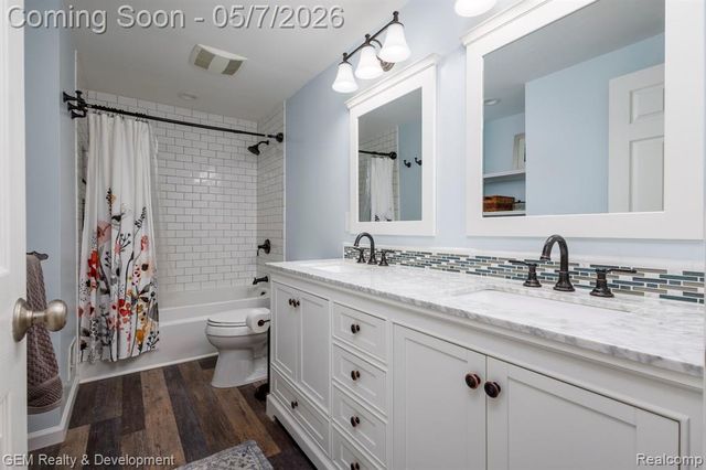 19537 Pollyanna Drive, Livonia, MI 48152